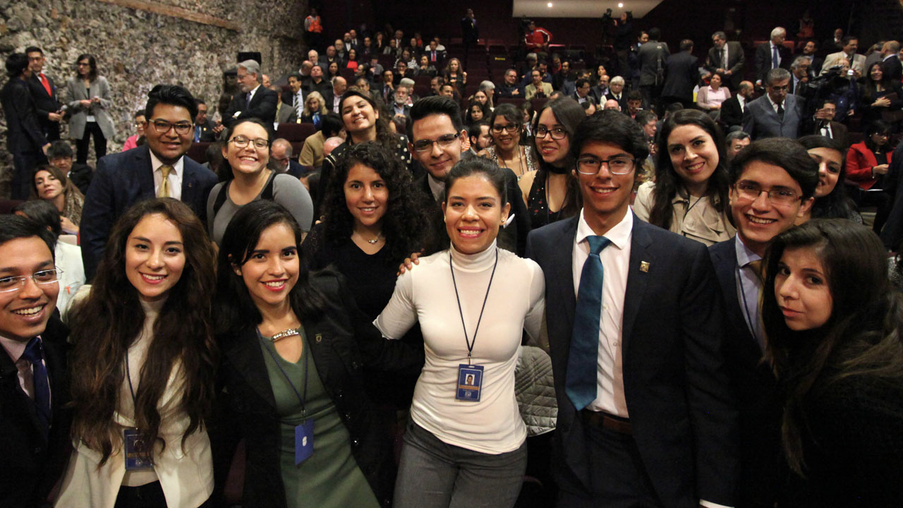 Estudiantes de la Facultad de Contaduría y Administración